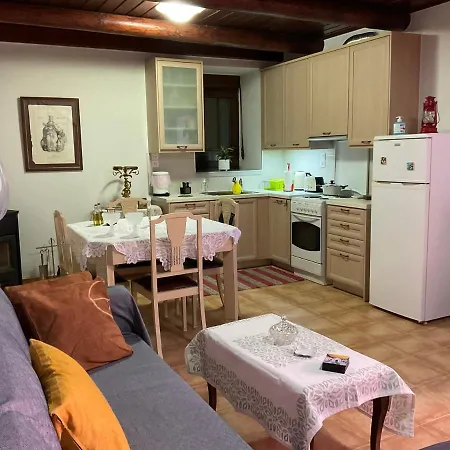 Granny's House Perivolia (Theriso)